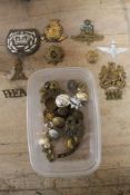 A quantity of military buttons,