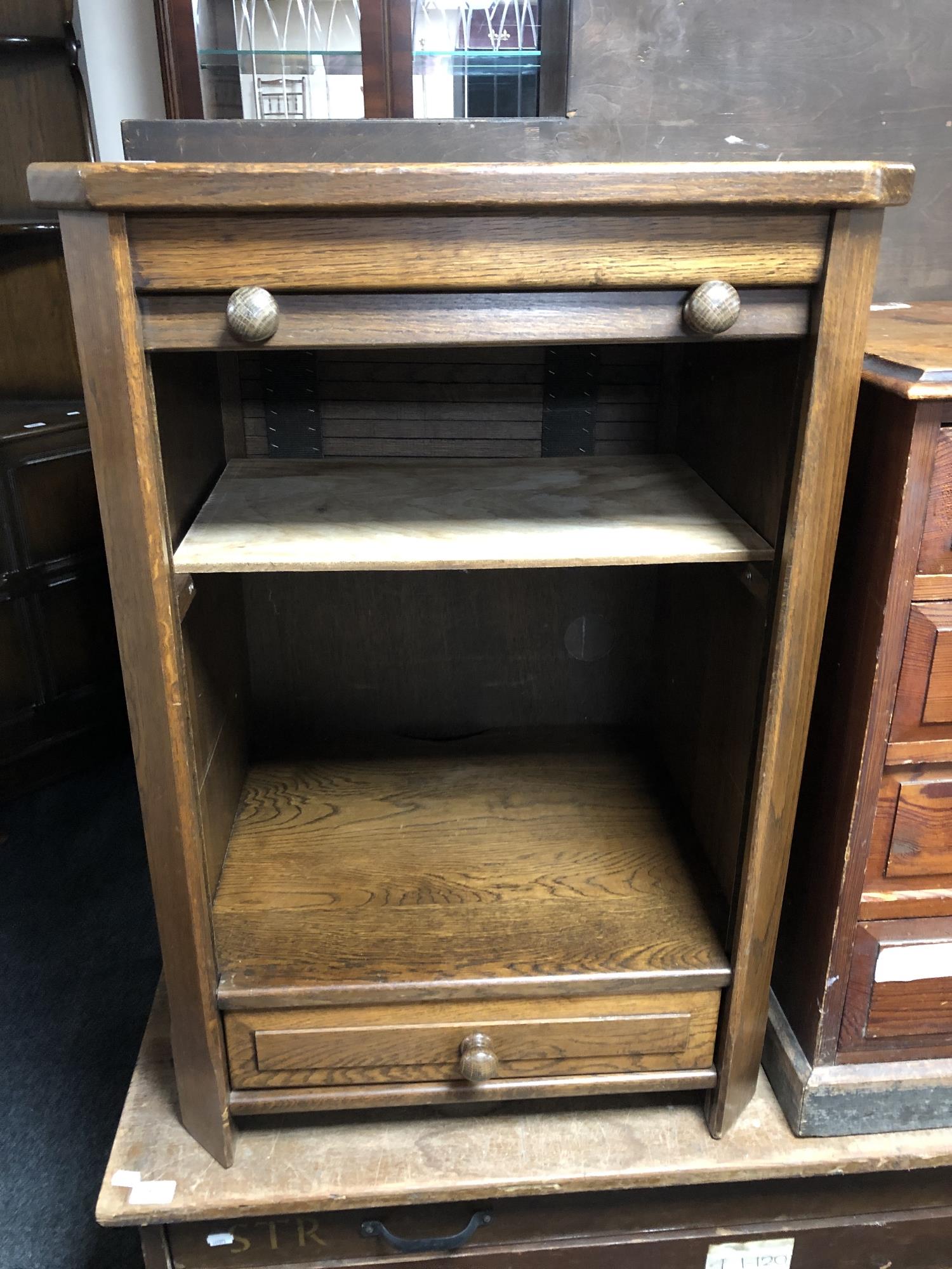 An oak shutter front cabinet fitted internal shelf - Image 2 of 3