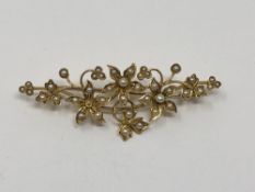 A good quality antique 15ct gold and pearl brooch