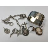 A silver napkin ring, cameo brooch and ring,