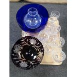 A tray of assorted glass ware, two-tone lead crystal fruit bowl,