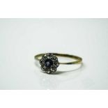 An antique 18ct good diamond and sapphire 'daisy' ring, size R.