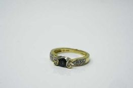 A 14ct yellow gold diamond and sapphire ring, 5g, size M.