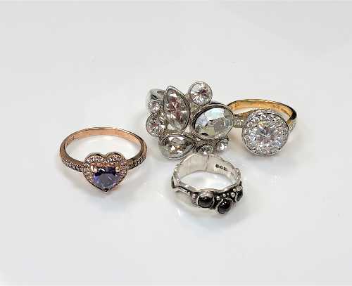 Four sterling silver dress rings (4)