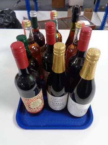 A tray of twelve bottles of alcohol and alcohol free mulled wines, apple juice,