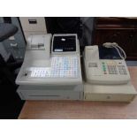 A Geller ET-6600 cash register with one key together with Samsung ER-150 cash register no keys