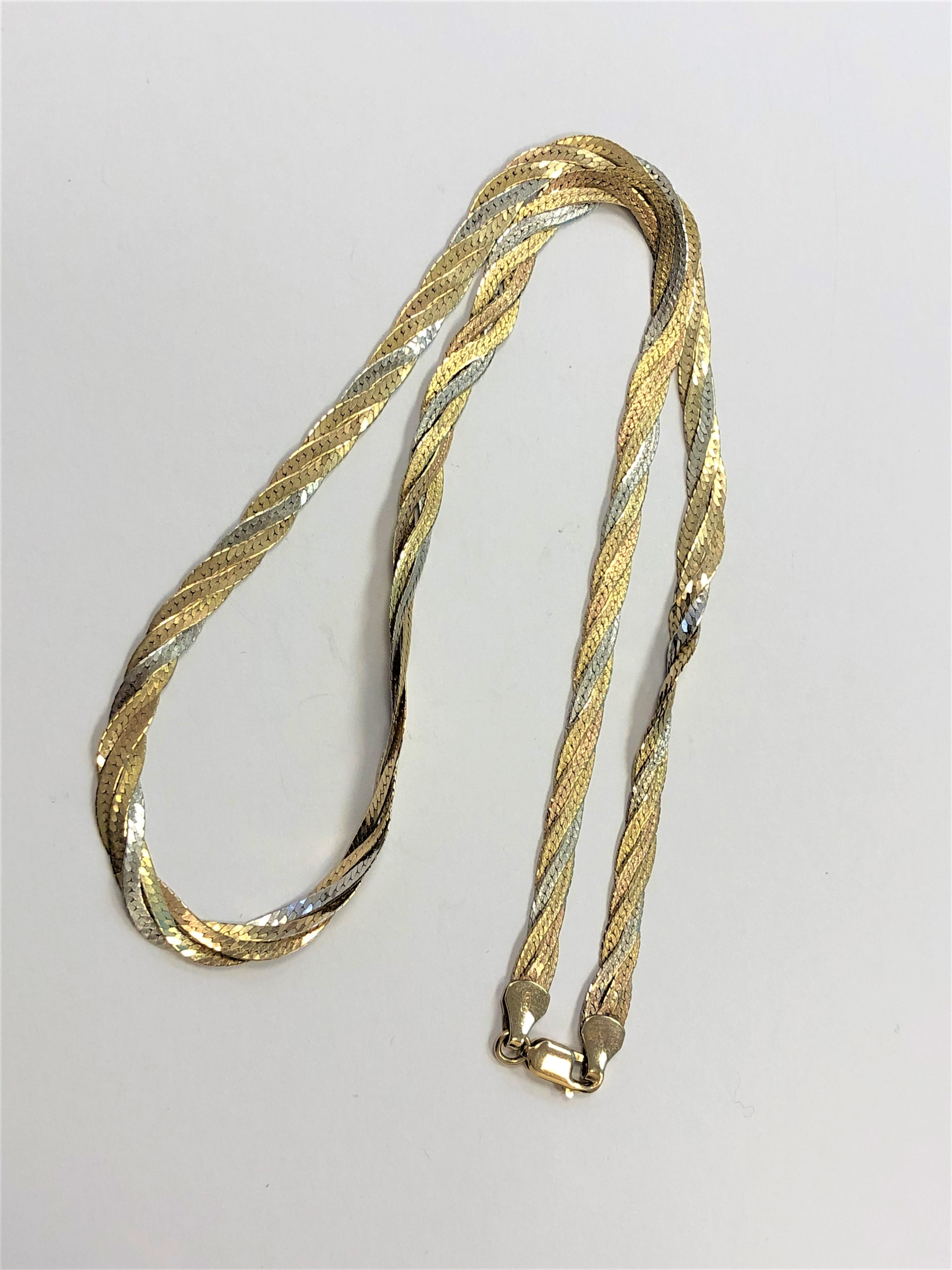 An Italian 9ct three-tone gold necklace, length 46cm CONDITION REPORT: 9. - Image 2 of 2