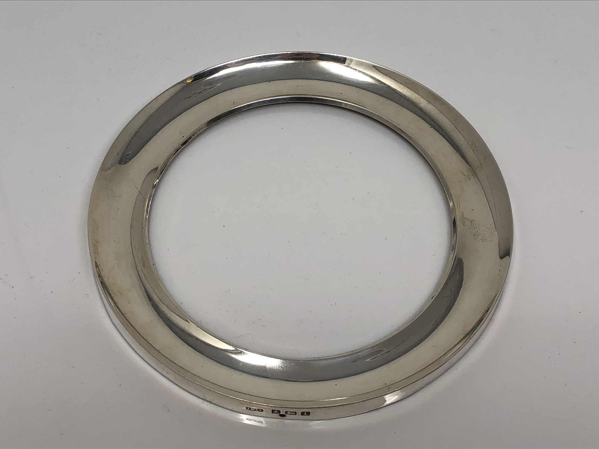 A circular silver photo frame, Birmingham 1908 CONDITION REPORT: Frame only,