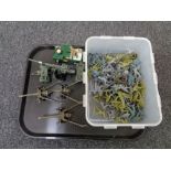 A tray of plastic soldiers, Brittains Landrover,
