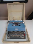 An Underwood 21 typewriter in case
