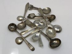 Thirteen various silver salt/mustard spoons (13) CONDITION REPORT: 78g