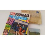 FOOTBALL, The Sun selection, inc. 3-D Album 1972/3 (empty); 3-D Gallery of Football Stars -