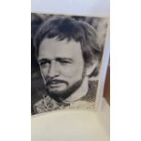 CINEMA, signed photo by Richard Harris, h/s in character, 6.5 x 8.5, VG