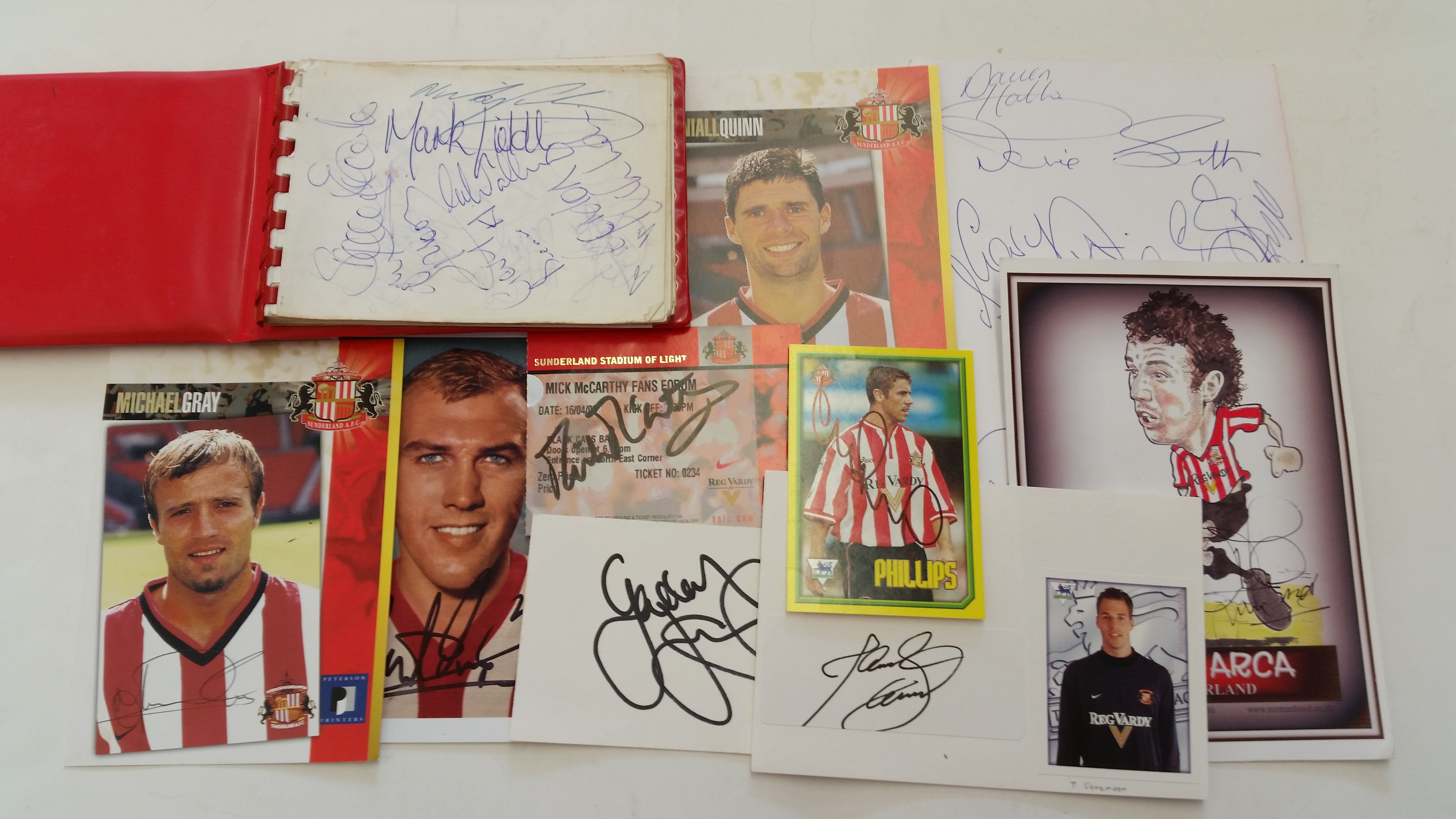 FOOTBALL, Sunderland, signed selection, inc. autograph album, white cards, photos, trade cards etc.,