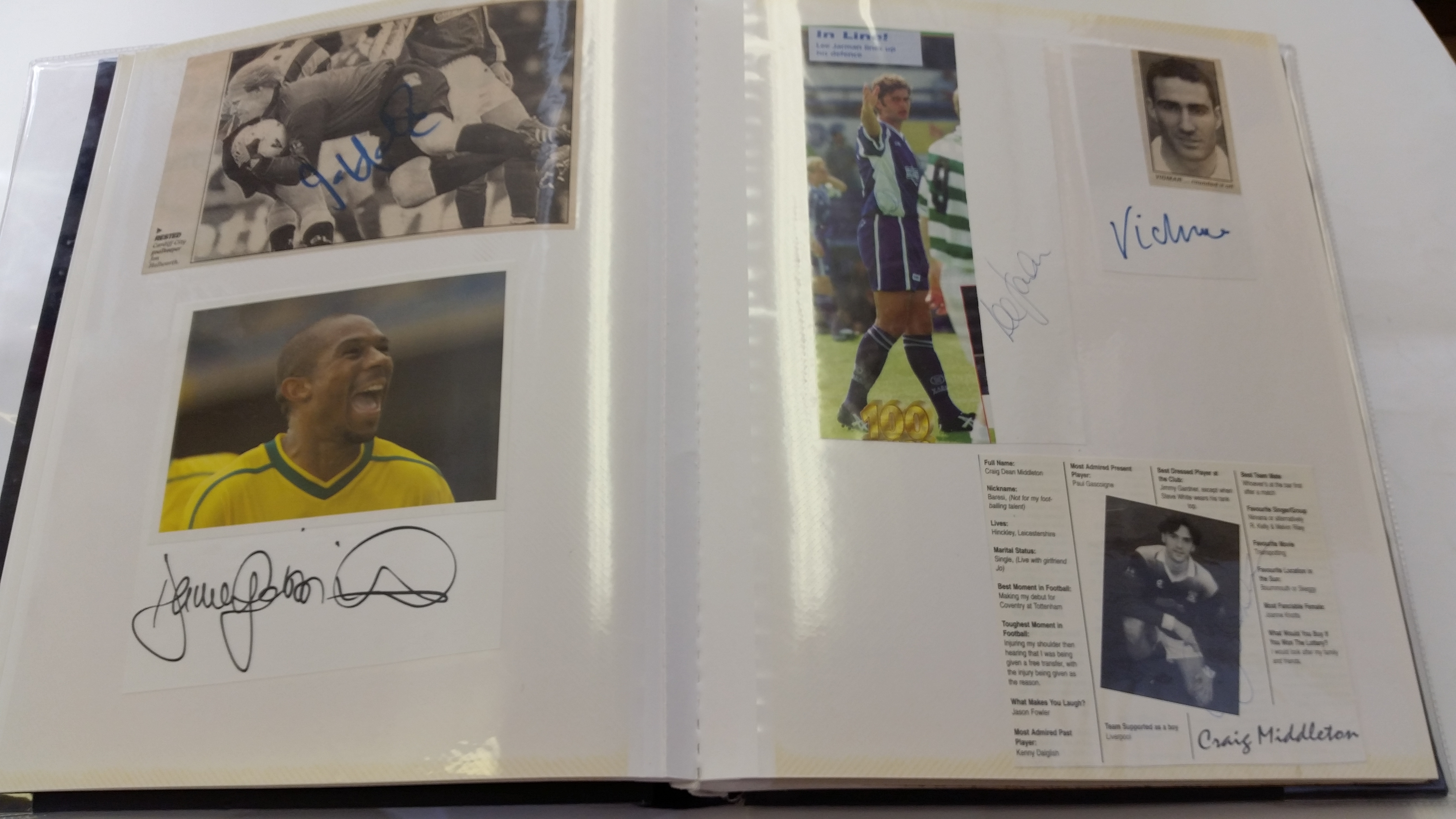FOOTBALL, Cardiff City signed selection, inc. magazine photos, team photos, white cards etc., mainly