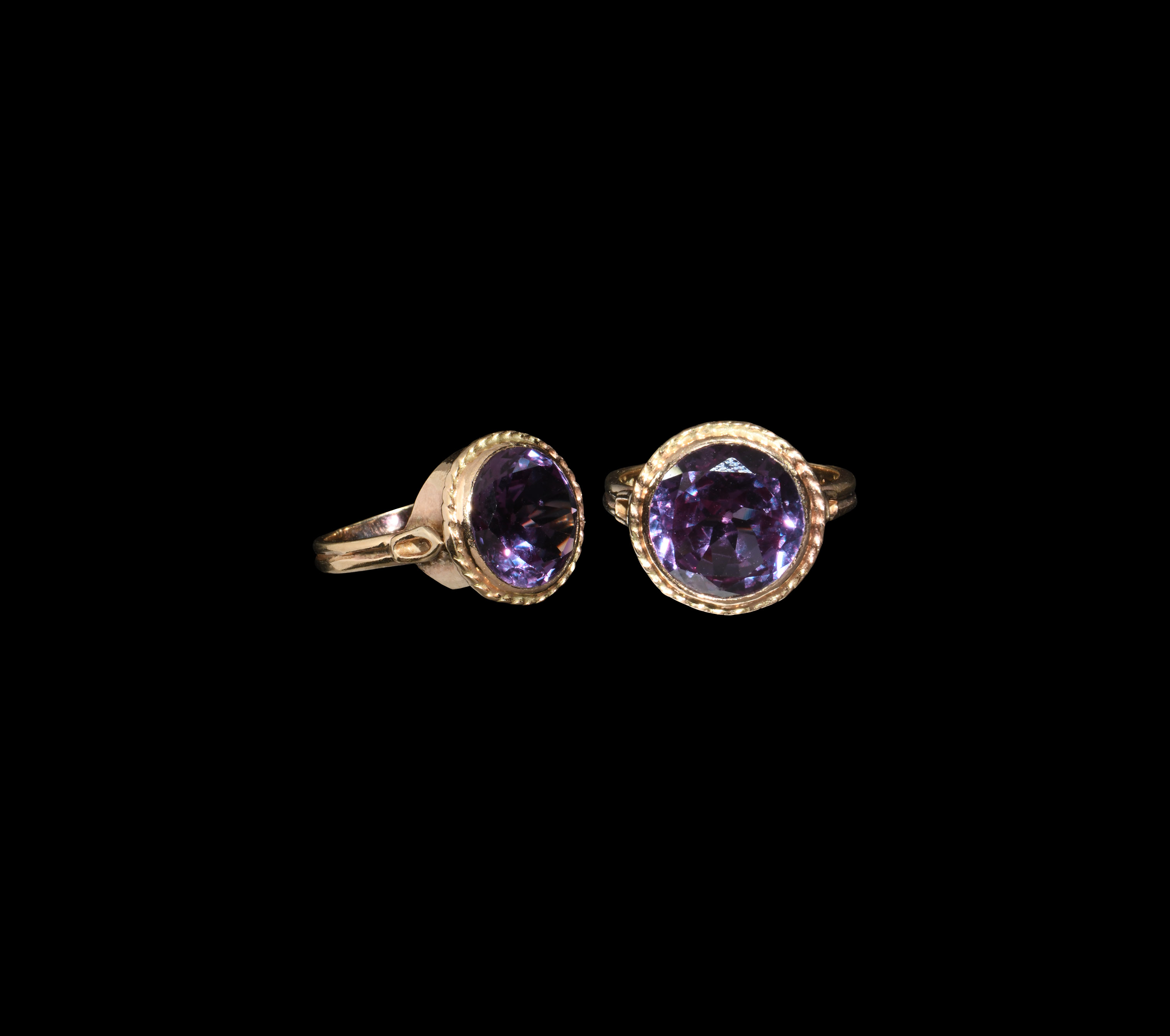 Vintage Gold Ring with Purple Sapphire