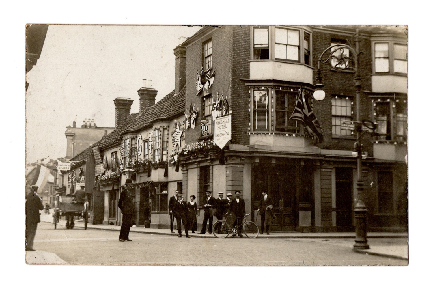 A collection of 19 photographic postcards of Horsham, West Sussex, including postcards titled 'Dog & - Image 4 of 4