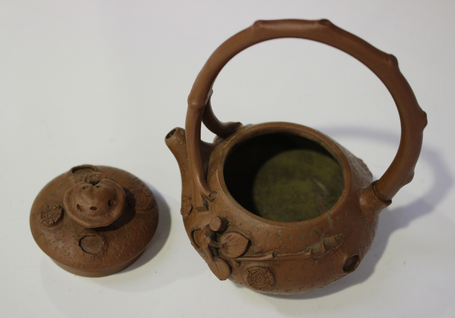 A Chinese Yixing stoneware teapot and cover, late 19th/early 20th century, the squat circular body - Image 4 of 7