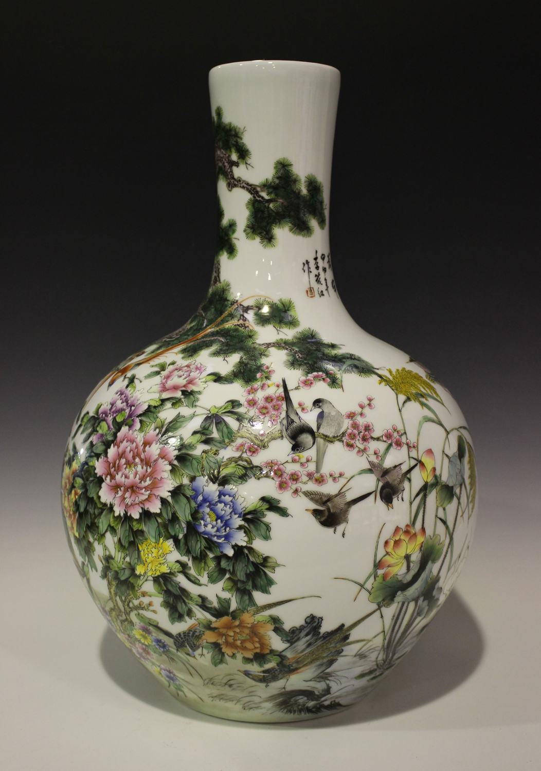 A Chinese famille rose porcelain bottle vase, modern, painted with an array of different birds - Image 5 of 7