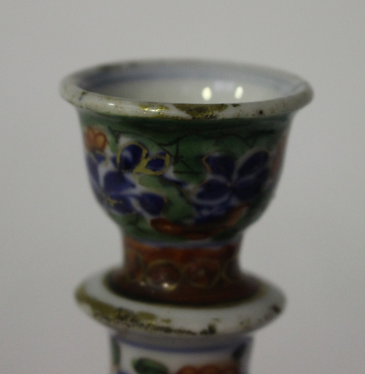 A Chinese 'clobbered' blue and white porcelain diminutive vase, Kangxi period and later, the lobed - Image 3 of 7