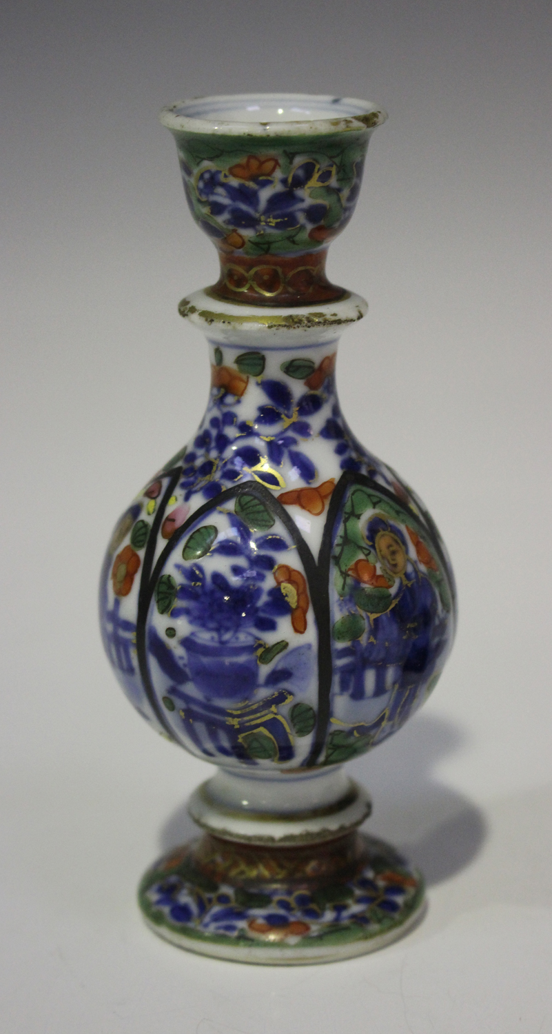 A Chinese 'clobbered' blue and white porcelain diminutive vase, Kangxi period and later, the lobed - Image 7 of 7