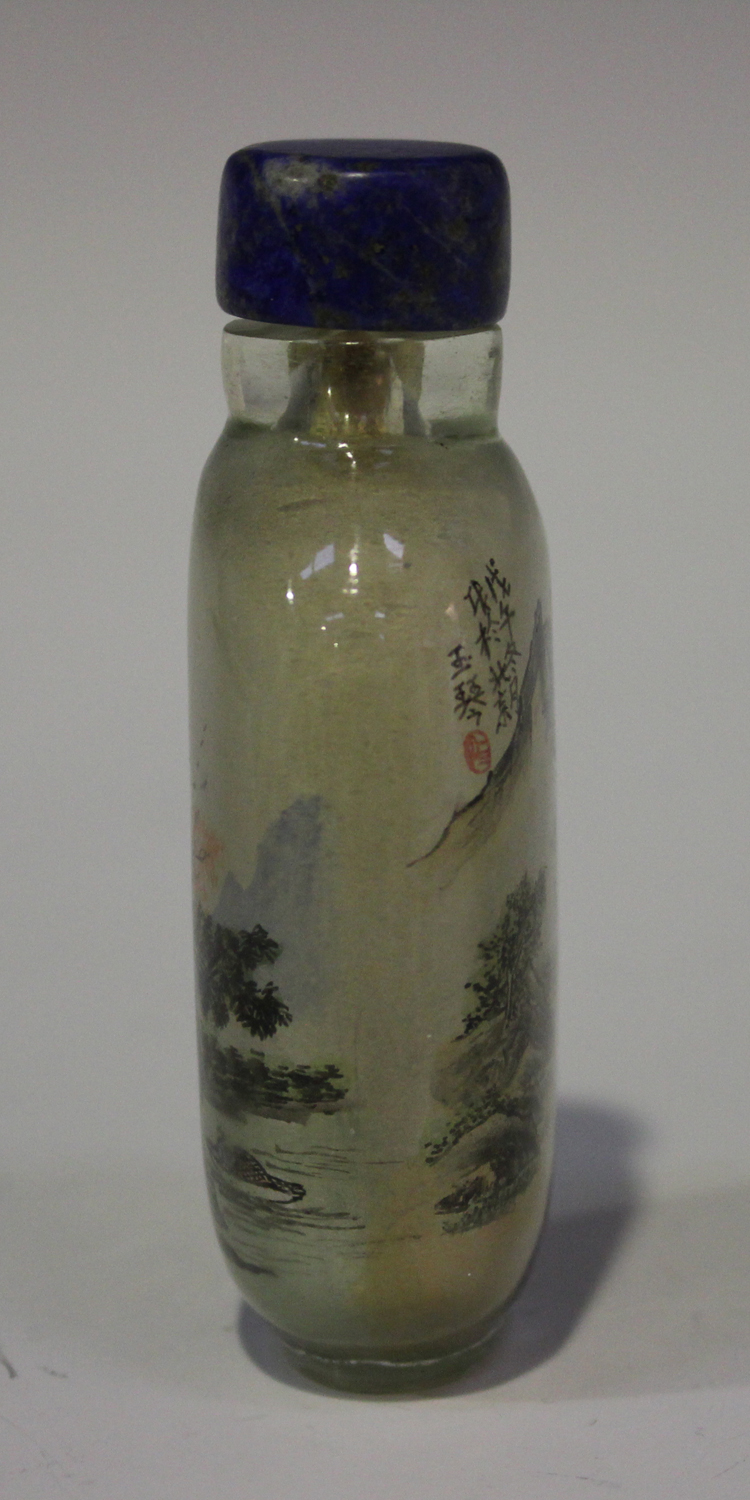 A Chinese inside painted glass snuff bottle, 20th century, of flattened ovoid form, painted with a - Image 5 of 6