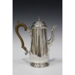 A George V silver coffee pot of tapered cylindrical form, the domed hinged lid with turned finial