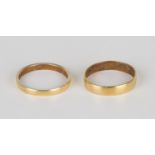 A 22ct gold plain wedding ring, Birmingham 1900, ring size approx M, and a 22ct gold and platinum