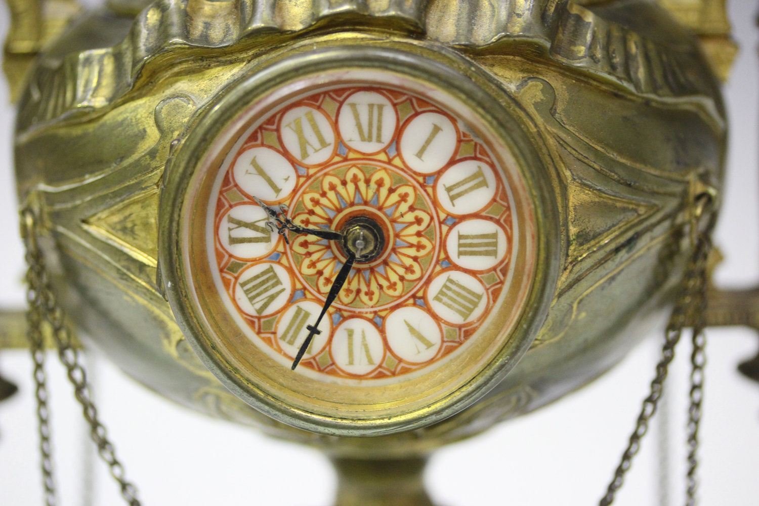 A late 19th century French gilt brass and porcelain table clock with eight day movement striking - Image 6 of 7