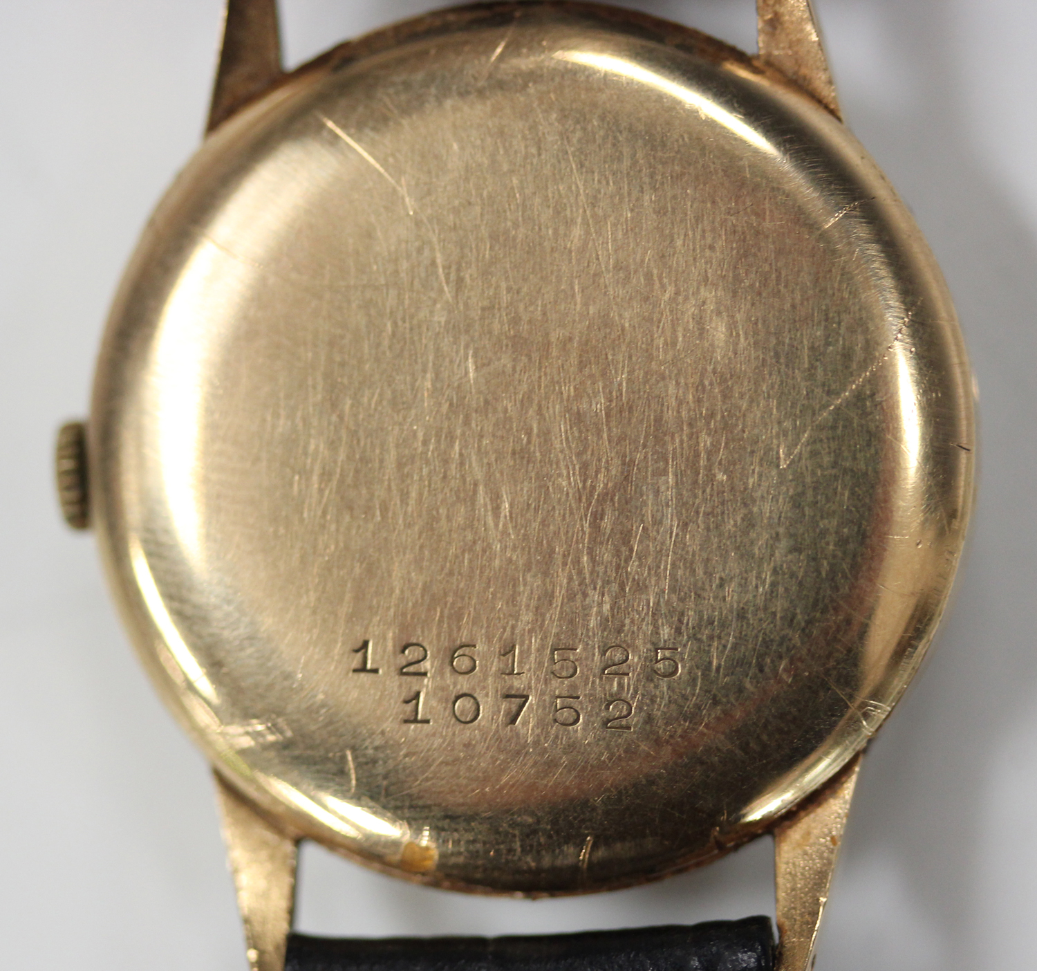 A Universal Genève 18ct gold circular cased gentleman's wristwatch, the signed dial with black Roman - Image 3 of 5