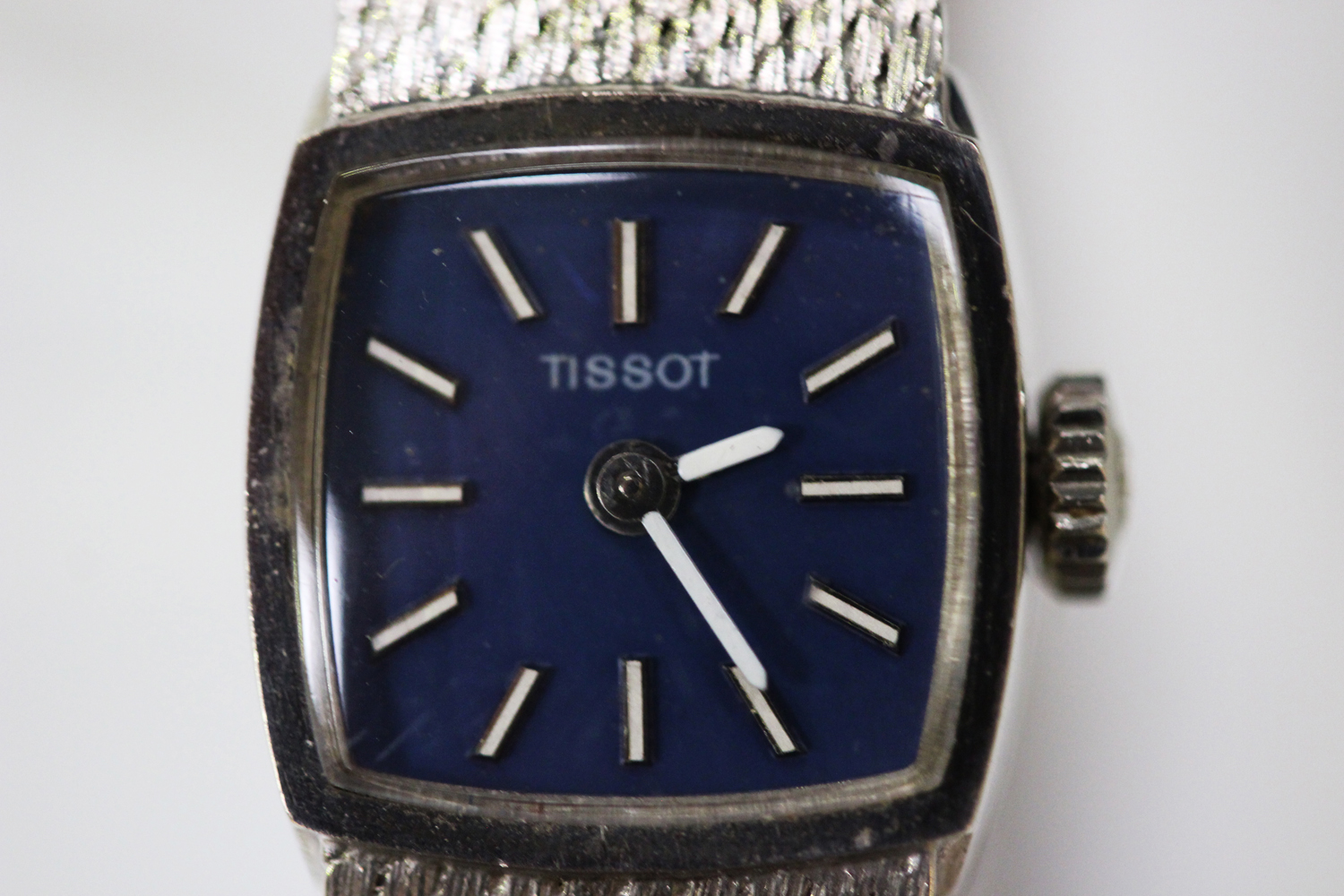 A Tissot 9ct white gold lady's bracelet wristwatch, the curved square blue dial with baton hour - Image 4 of 4