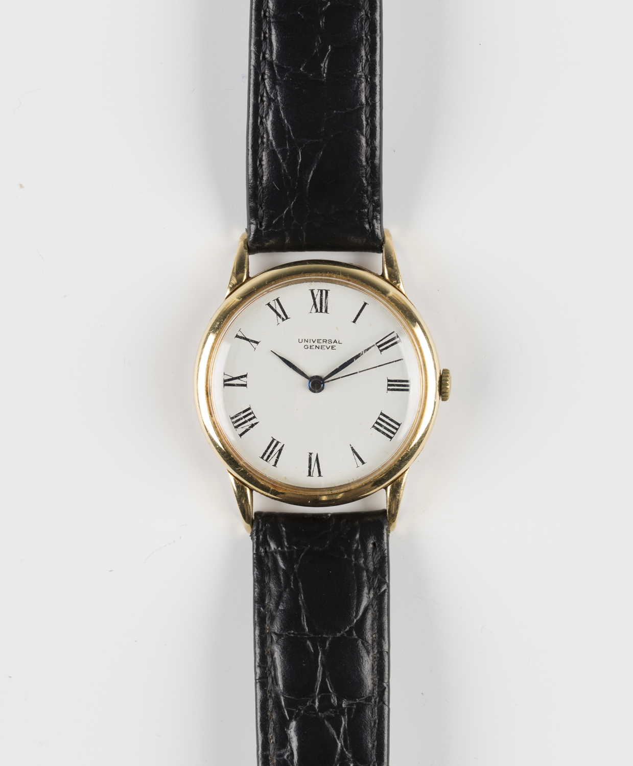 A Universal Genève 18ct gold circular cased gentleman's wristwatch, the signed dial with black Roman