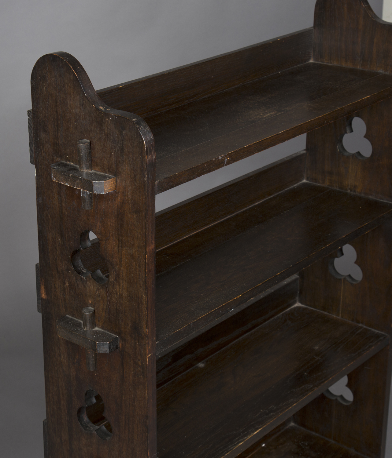 An Edwardian Arts and Crafts stained oak four-tier 'Sedley' bookcase by Liberty & Co, the pegged - Image 2 of 2