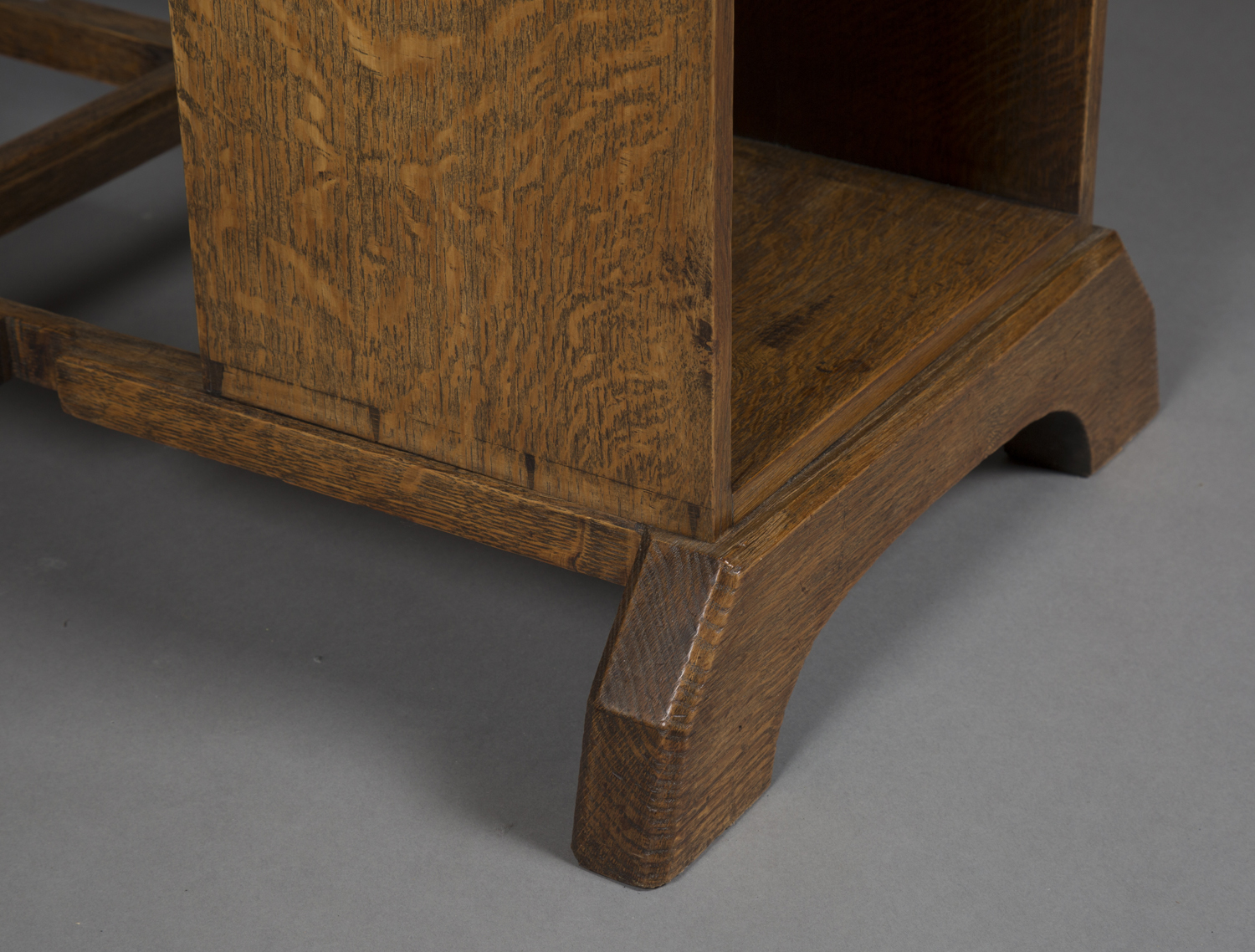 An early 20th century Arts and Crafts oak drop-flap centre table, possibly Cotswold School, the - Image 2 of 3