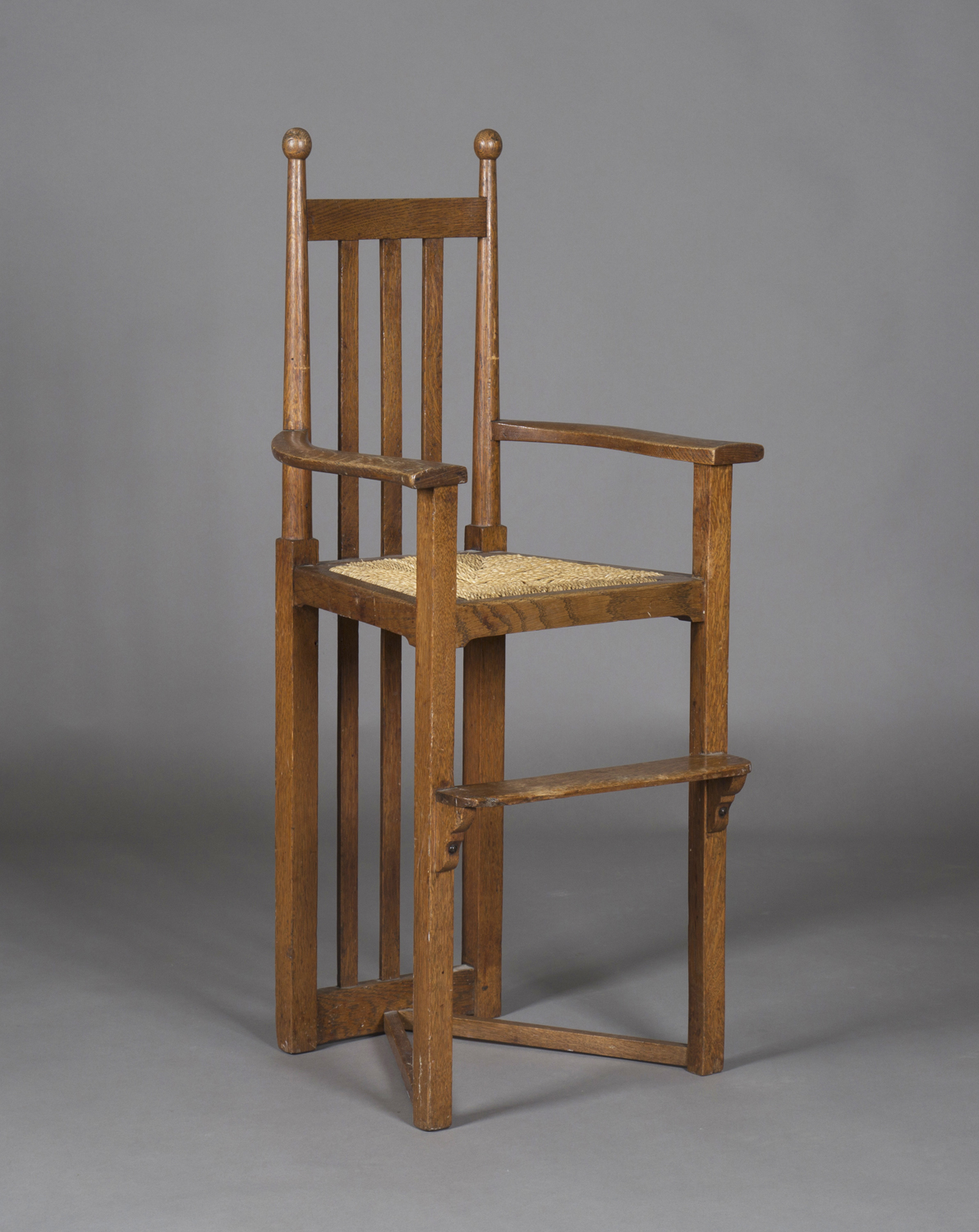 A late 19th/early 20th century Arts and Crafts oak framed child's high chair, in the manner of - Image 2 of 3