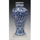 A Chinese blue and white export porcelain vase, Kangxi period, the baluster body painted with