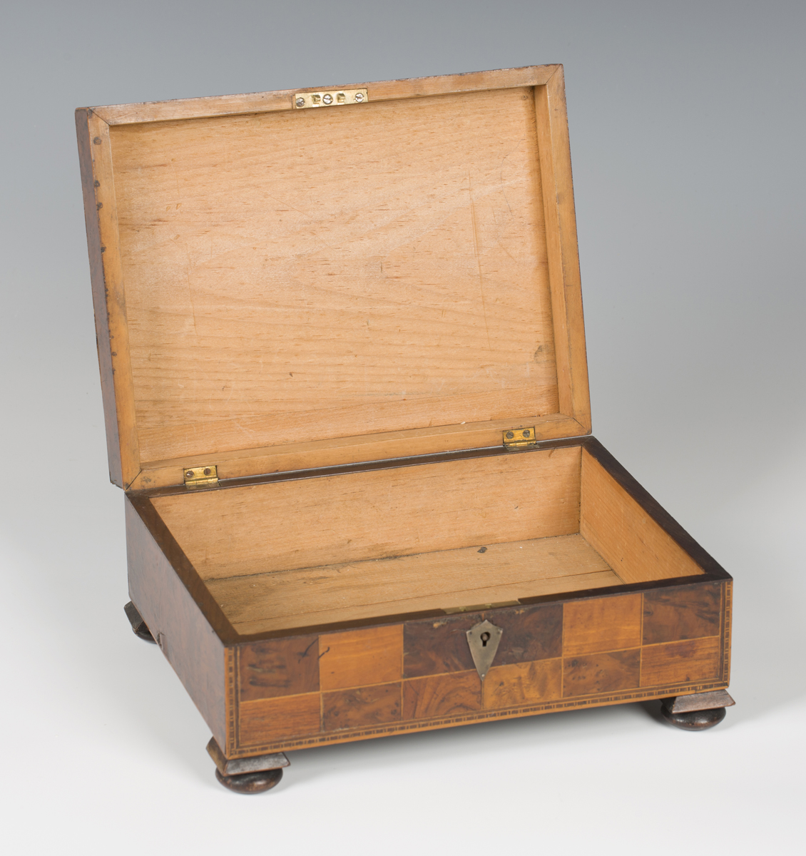 A 19th century specimen wood work box, the hinged lid and sides with overall squares of various - Image 3 of 4