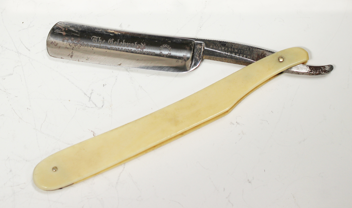 A George V silver rectangular cut-throat razor box with hinged lid, the interior fitted with seven - Image 2 of 5