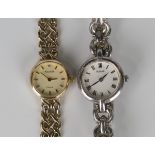 An Accurist Gold 9ct gold lady's bracelet wristwatch, the signed cream coloured dial with gilt baton