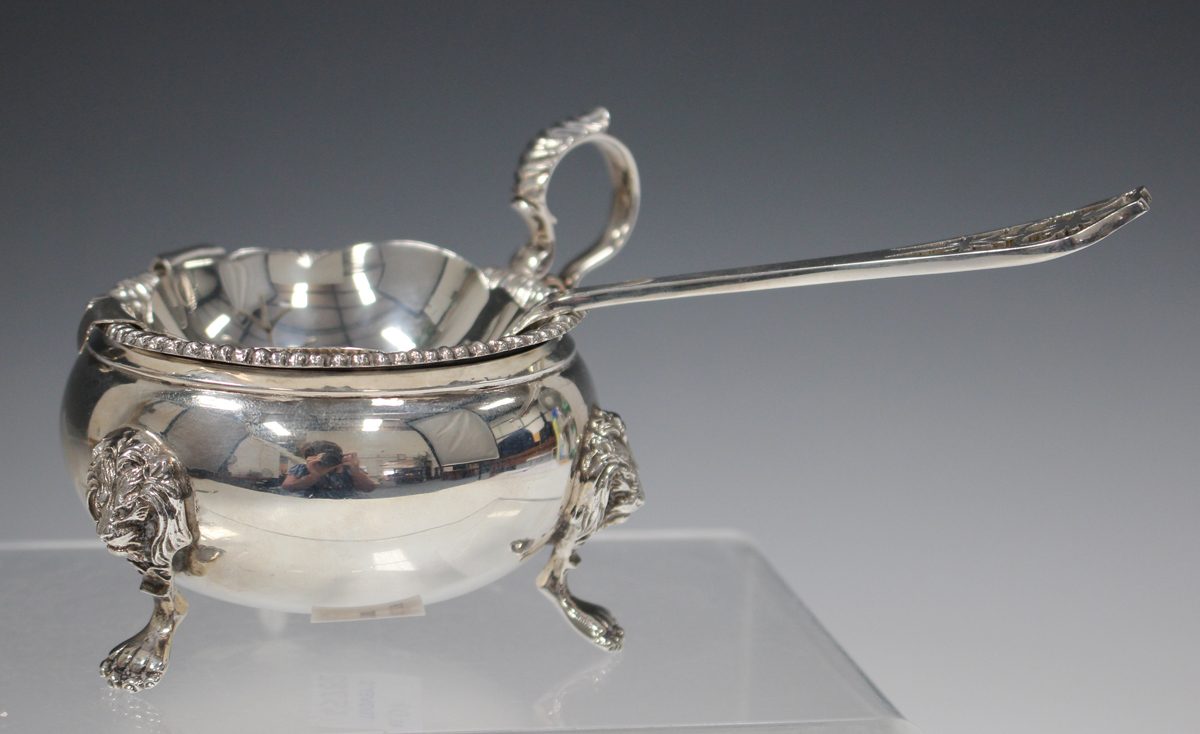 A small collection of silver items, including a tea strainer and stand, Birmingham 1974, height 7. - Image 2 of 3