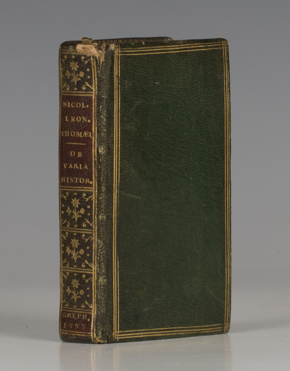 LEONICO, Tomeo Niccolò. De Varia Historia Libri Tres. Lyon: Sebastian Gryphius, 1555. 12mo (141 x