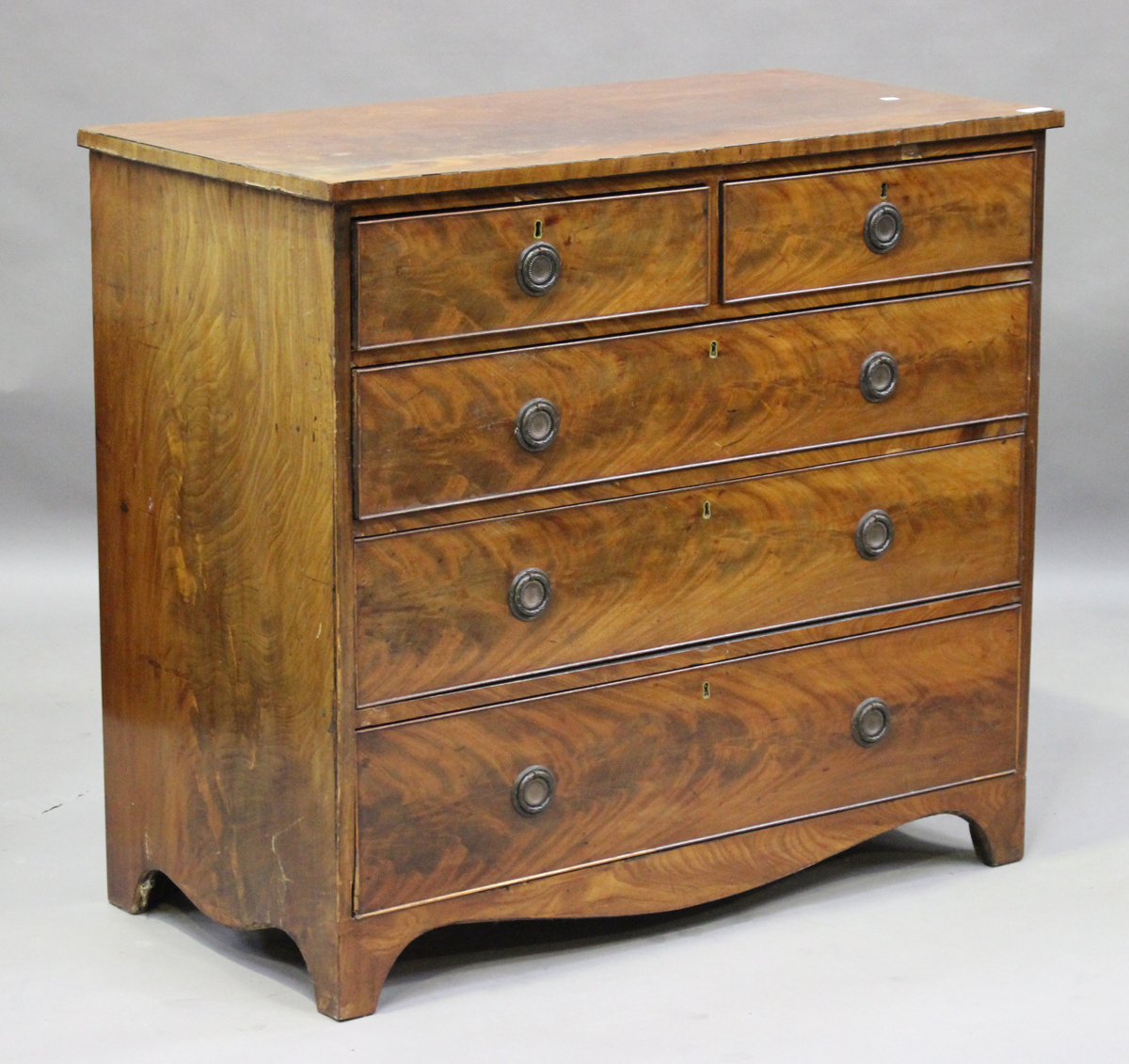 A George IV mahogany chest of drawers, on bracket feet, height 93cm, width 104cm, depth 53.5cm.