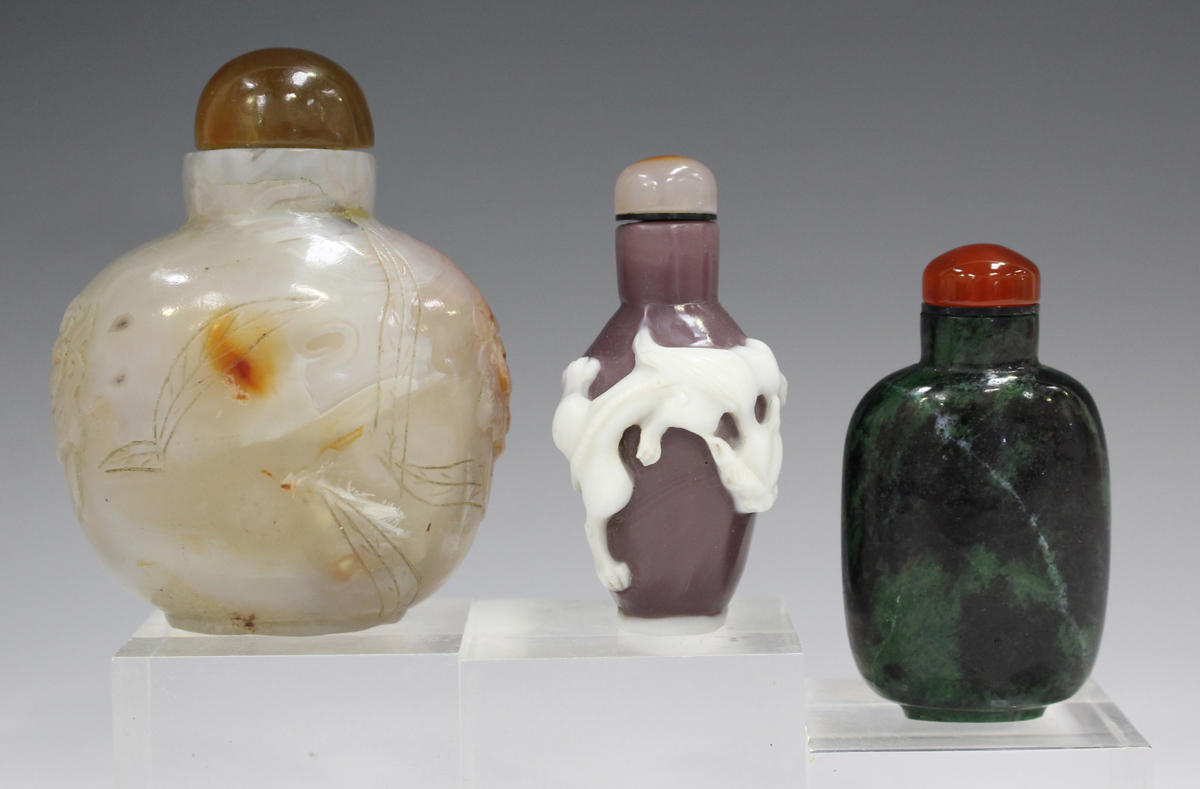 A Chinese green and black variegated hardstone snuff bottle, 20th century, of rounded form, height - Image 16 of 22