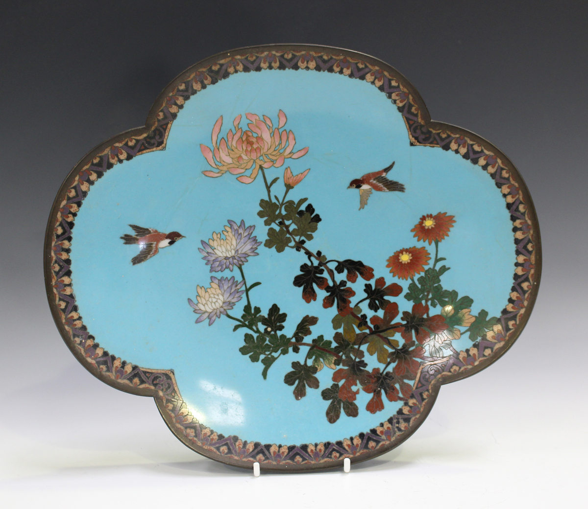 A Japanese cloisonné lobed oval dish, Meiji period, decorated with two birds flying above peonies - Image 5 of 19