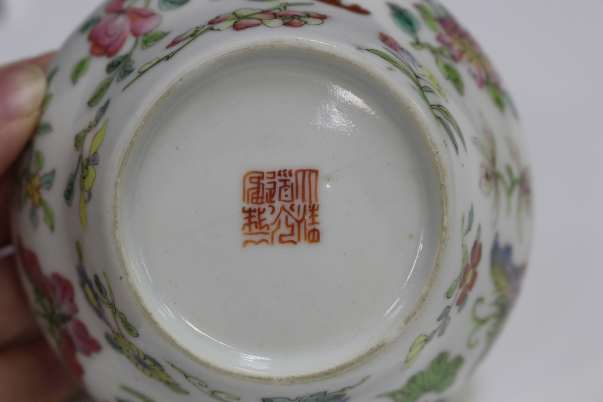 A small group of Chinese export porcelain, 18th century, including a 'clobbered' blue and white - Image 12 of 20