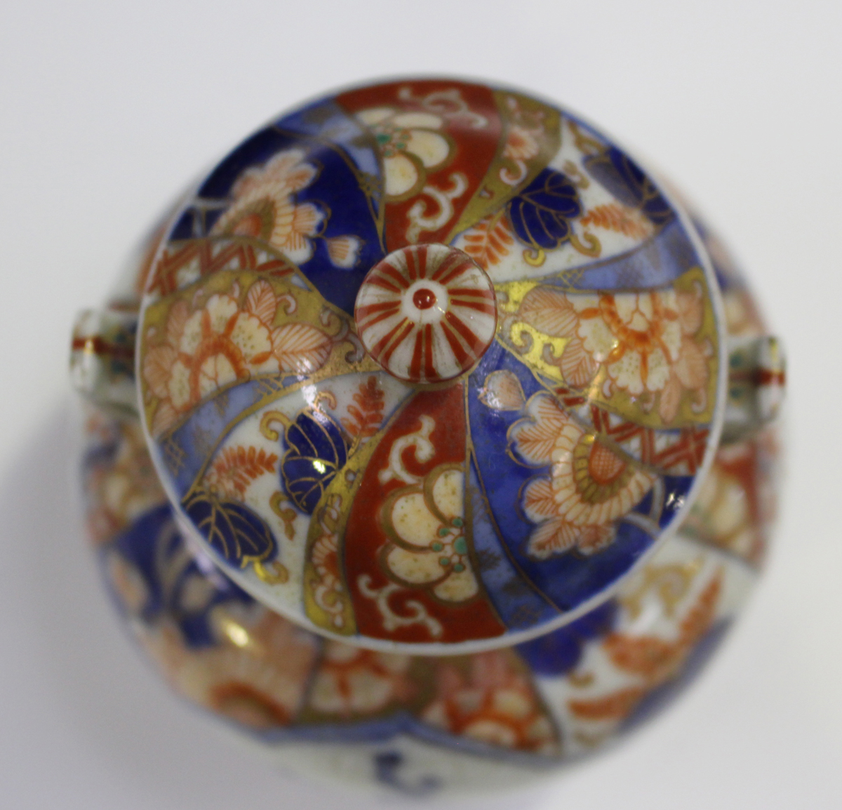 A Japanese Fukagawa Imari porcelain vase and cover, Meiji period, painted with panels of flowers, - Image 6 of 9