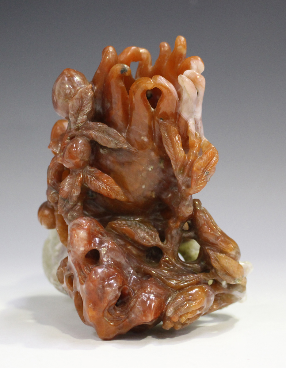 A Chinese two-tone agate brushwasher/spill vase, probably 20th century, the pale grey stone - Image 13 of 15