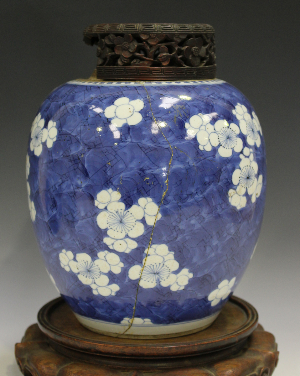 A Chinese blue and white export porcelain ginger jar, Kangxi period, painted with prunus, height - Image 21 of 22