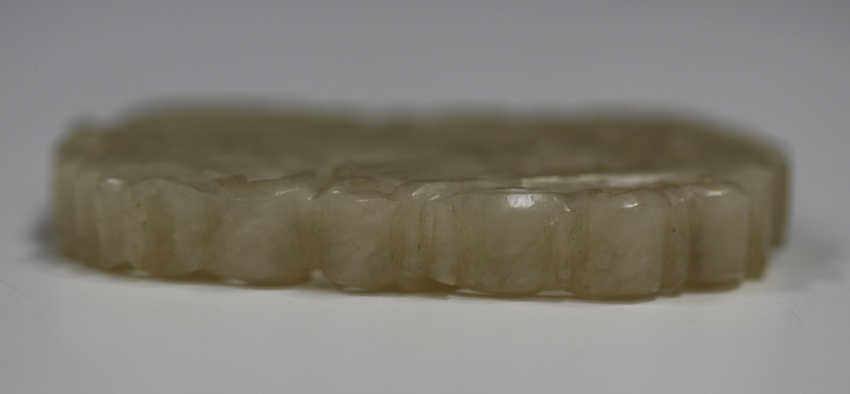 A Chinese pale celadon jade pendant, probably late Qing dynasty, carved and pierced to each side - Image 9 of 10