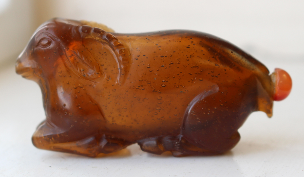 A Chinese green and black variegated hardstone snuff bottle, 20th century, of rounded form, height - Image 5 of 22